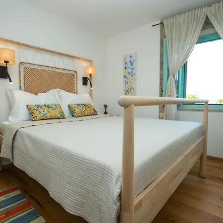 Luxury Zlaja With Private Pool And Sauna Bozava