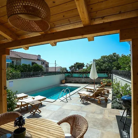 Luxury Zlaja With Private Pool And Sauna Bozava